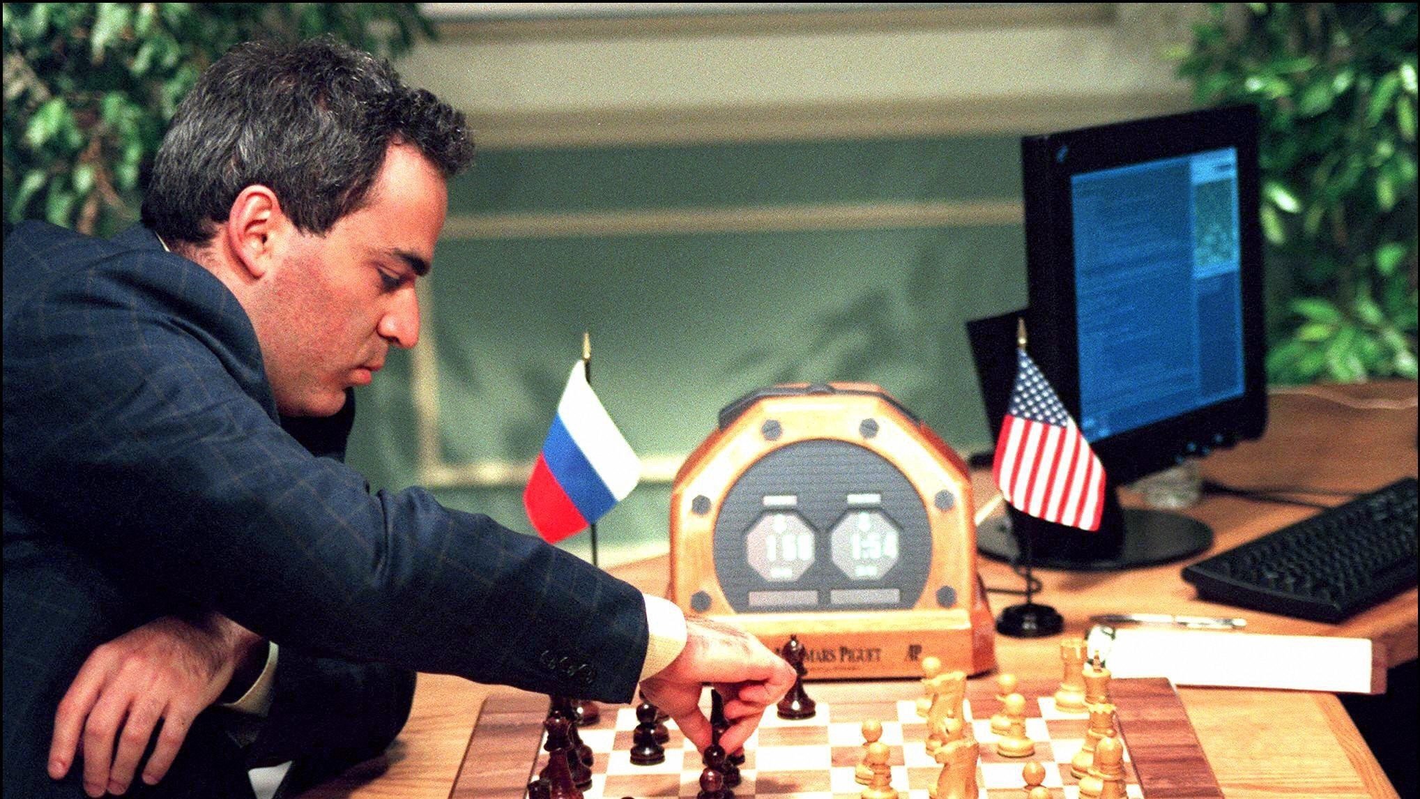 Deep Blue, dünya satranç şampiyonu Garry Kasparov'u yenerek bir dönüm noktası oldu
