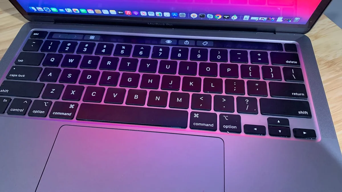 Apple'ın dokunmatik OLED MacBook Pro iddiası: 27 Ekim civarı mı?