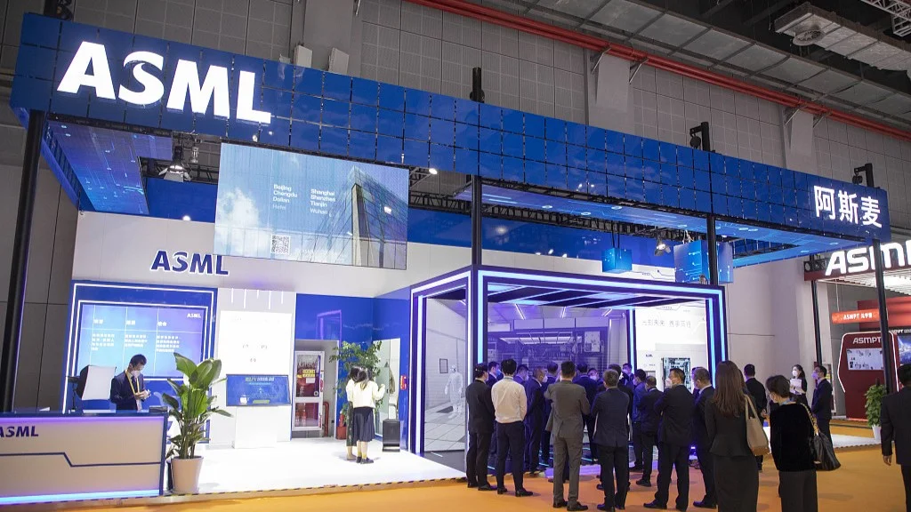 Çinli Teknisyenler ASML Makinelerini Tersine Mühendislik Yapmaya Çalıştı