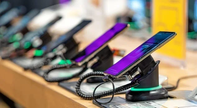 iPhone Duo’da menteşe sorunu: Ekran çatlakları neden görülüyor?