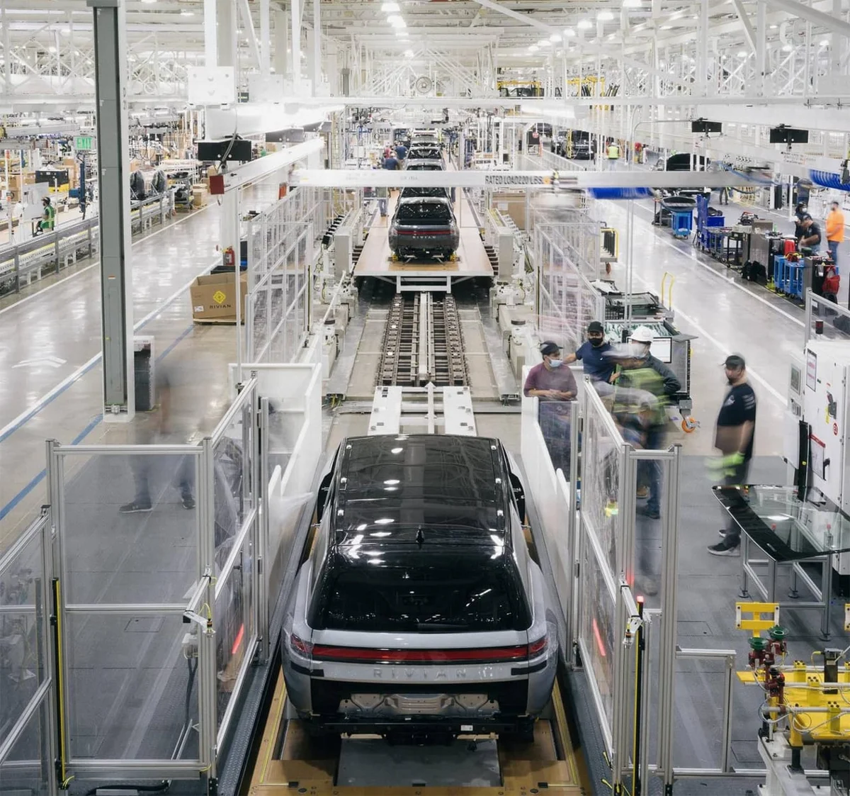 Rivian satışları yükseliyor: R2 stratejisi meyvelerini veriyor