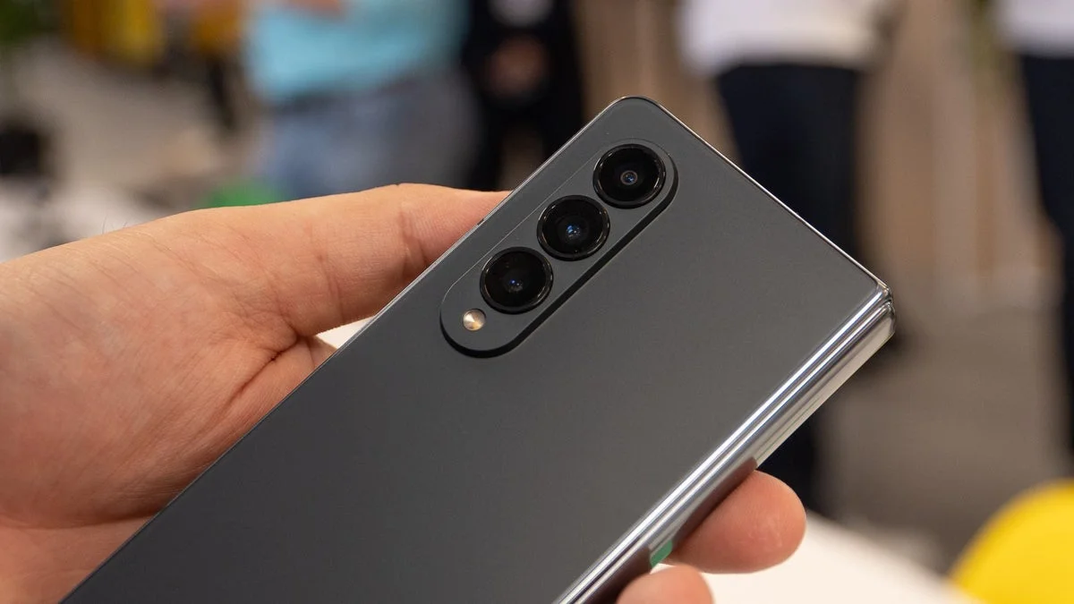 Samsung paylaşımı Galaxy Z TriFold’da dördüncü kamerayı ortaya koydu