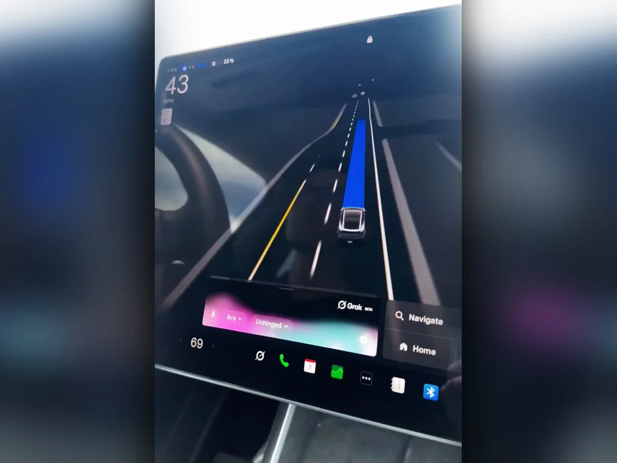 Tesla 2025 tatil güncellemesi Grok navigasyonu ve Photobooth