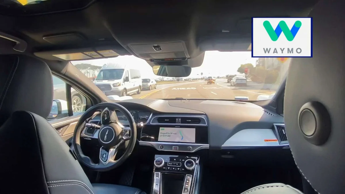 Tesla robotaksisinde güvenlik sürücüsü uyudu tartışma alevlendi